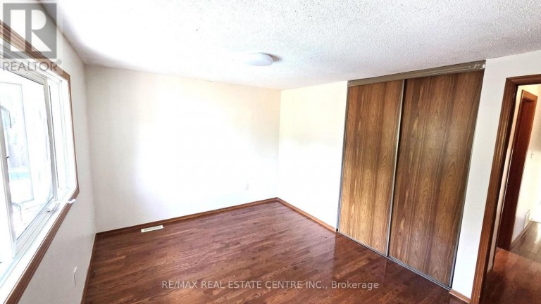 20 AINSWORTH STREET, Hamilton (Stoney Creek Mountain), Ontario, L8J1T1