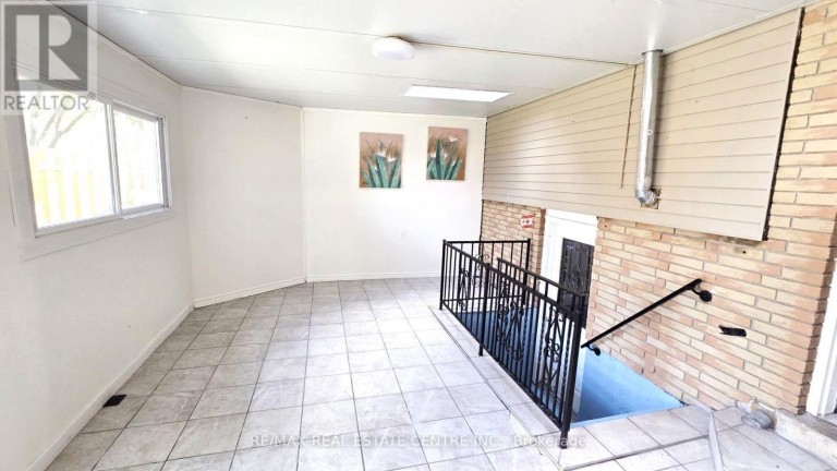 20 AINSWORTH STREET, Hamilton (Stoney Creek Mountain), Ontario, L8J1T1