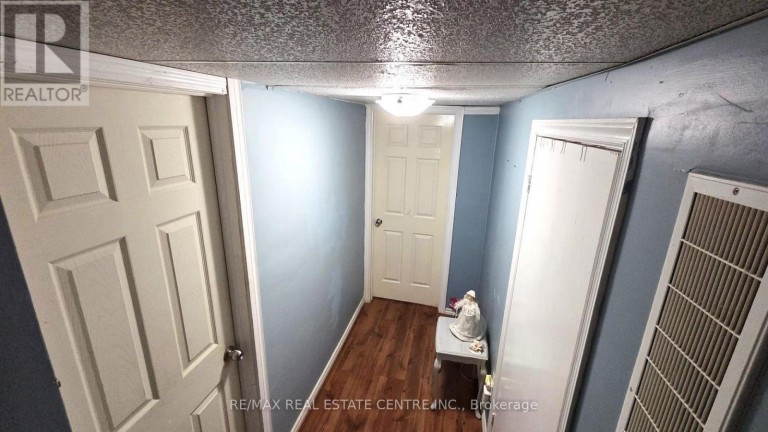 20 AINSWORTH STREET, Hamilton (Stoney Creek Mountain), Ontario, L8J1T1