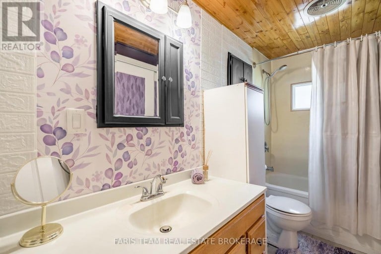 12 CENTRE PARK ROAD, Essa, Ontario, L0M1B1