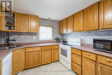 12 CENTRE PARK ROAD Essa Ontario photo 5