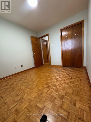 6 PRIVET ROAD, Toronto (Downsview-Roding-CFB), Ontario, M3M1C1