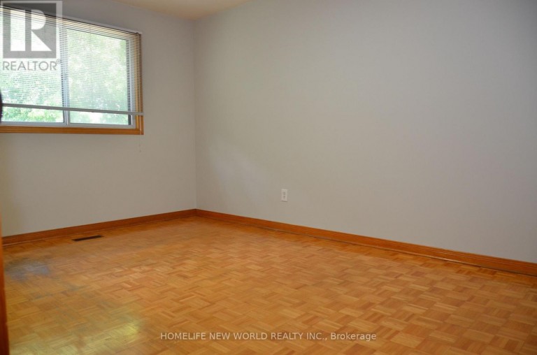 6 PRIVET ROAD, Toronto (Downsview-Roding-CFB), Ontario, M3M1C1