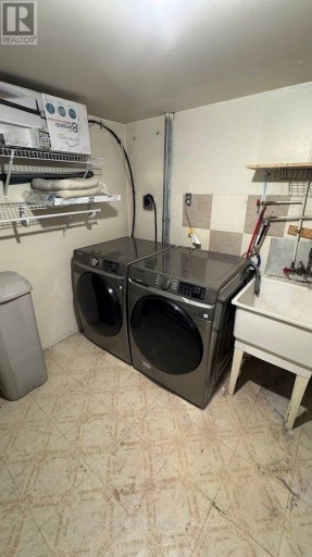 6 PRIVET ROAD, Toronto (Downsview-Roding-CFB), Ontario, M3M1C1