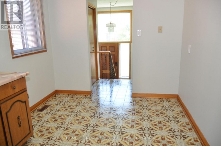 6 PRIVET ROAD, Toronto (Downsview-Roding-CFB), Ontario, M3M1C1