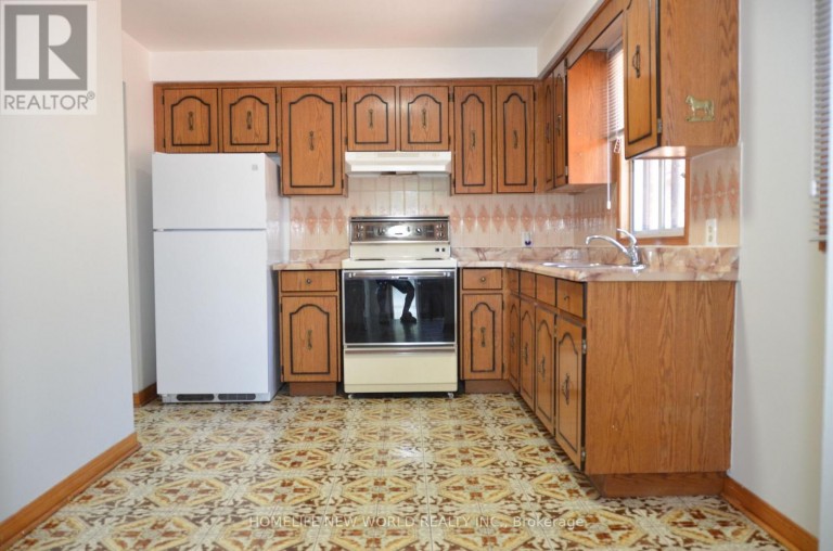 6 PRIVET ROAD, Toronto (Downsview-Roding-CFB), Ontario, M3M1C1