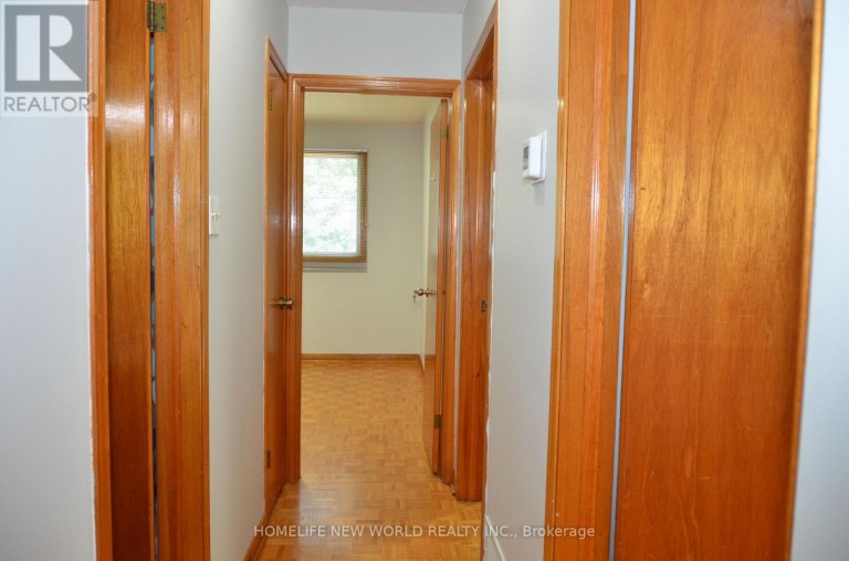 6 PRIVET ROAD, Toronto (Downsview-Roding-CFB), Ontario, M3M1C1