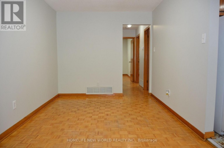 6 PRIVET ROAD, Toronto (Downsview-Roding-CFB), Ontario, M3M1C1