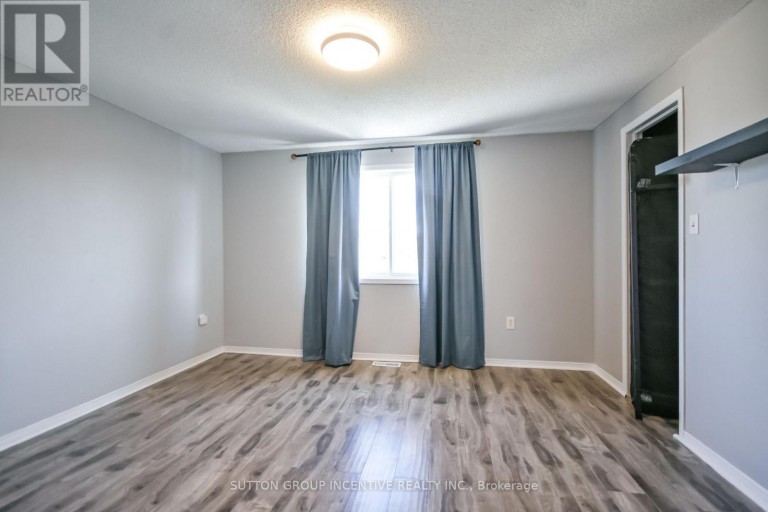 256 DUNSMORE LANE, Barrie (Georgian Drive), Ontario, L4M7A7