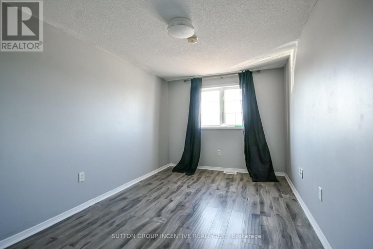 256 DUNSMORE LANE, Barrie (Georgian Drive), Ontario, L4M7A7