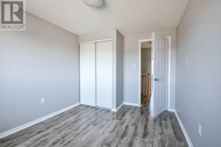 256 DUNSMORE LANE, Barrie (Georgian Drive), Ontario, L4M7A7