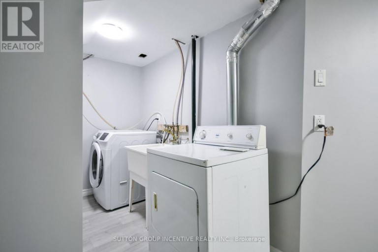 256 DUNSMORE LANE, Barrie (Georgian Drive), Ontario, L4M7A7