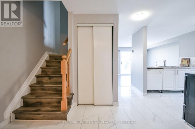 256 DUNSMORE LANE, Barrie (Georgian Drive), Ontario, L4M7A7