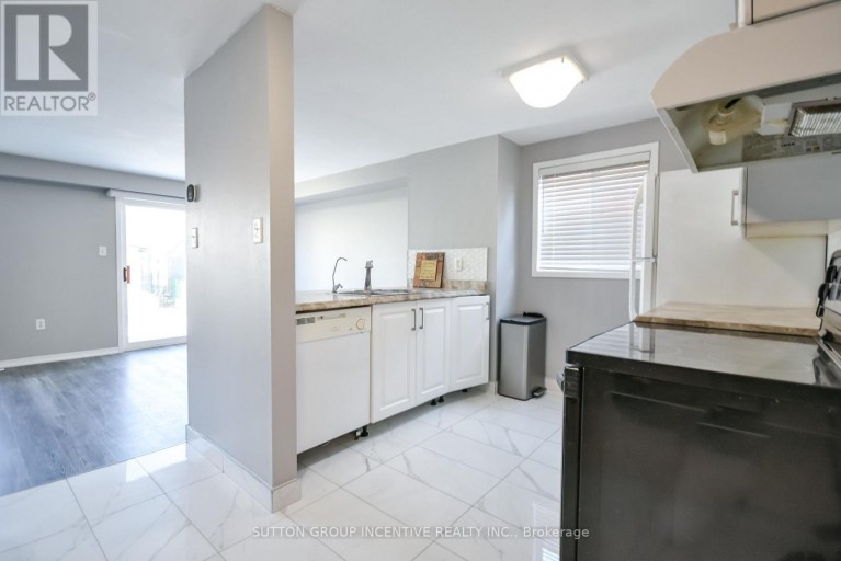 256 DUNSMORE LANE, Barrie (Georgian Drive), Ontario, L4M7A7