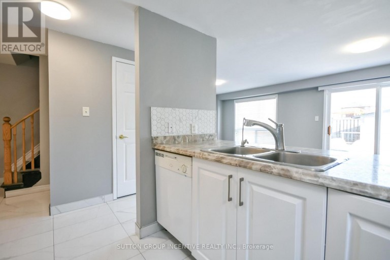 256 DUNSMORE LANE, Barrie (Georgian Drive), Ontario, L4M7A7