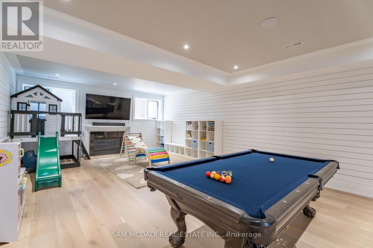 231 WEDGEWOOD DRIVE, Oakville (MO Morrison), Ontario, L6J4R6