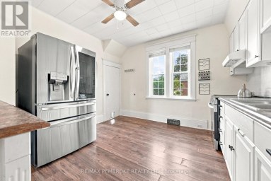 296 FIRST AVENUE N Pembroke Ontario photo 17