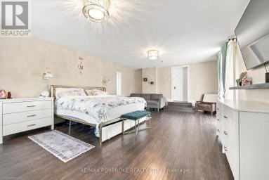 296 FIRST AVENUE N Pembroke Ontario photo 33
