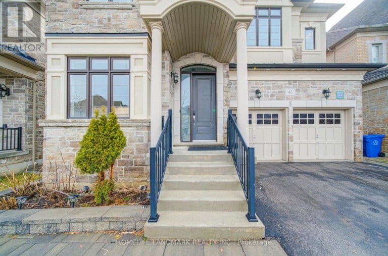43 MIKE BOSHEVSKI COURT, Aurora, Ontario, L4G3G7
