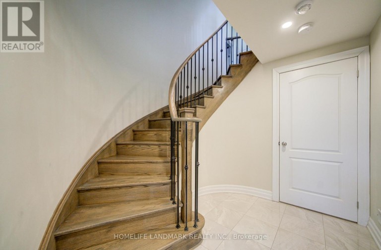 43 MIKE BOSHEVSKI COURT, Aurora, Ontario, L4G3G7