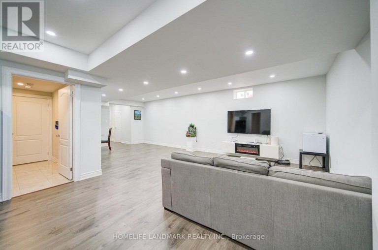 43 MIKE BOSHEVSKI COURT, Aurora, Ontario, L4G3G7