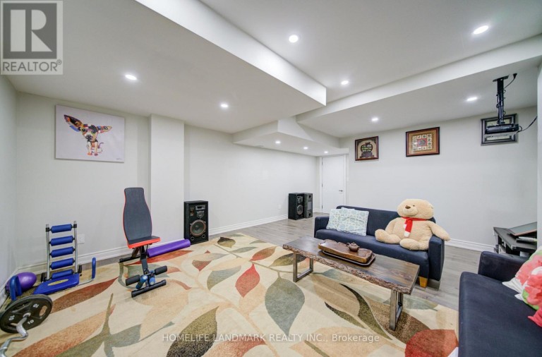 43 MIKE BOSHEVSKI COURT, Aurora, Ontario, L4G3G7