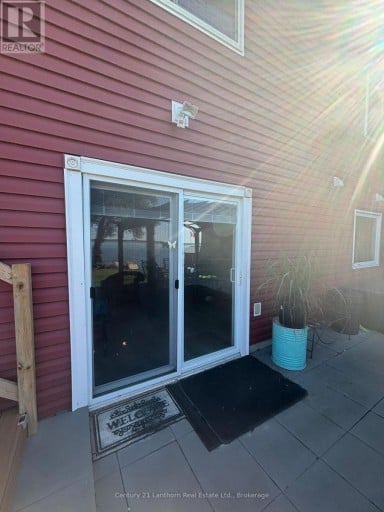 LOWER UNIT - 3 SOLMES STREET, Prince Edward County (Sophiasburg Ward), Ontario, K0K2T0