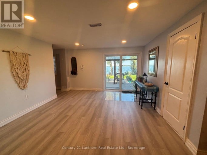 LOWER UNIT - 3 SOLMES STREET, Prince Edward County (Sophiasburg Ward), Ontario, K0K2T0