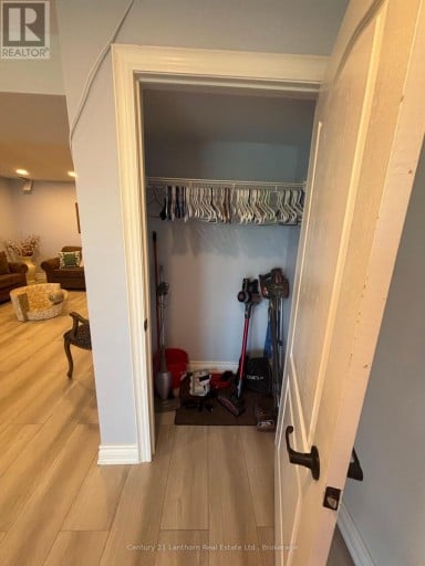 LOWER UNIT - 3 SOLMES STREET, Prince Edward County (Sophiasburg Ward), Ontario, K0K2T0