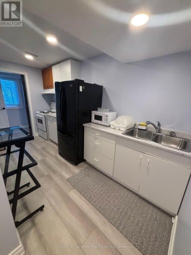 LOWER UNIT - 3 SOLMES STREET, Prince Edward County (Sophiasburg Ward), Ontario, K0K2T0