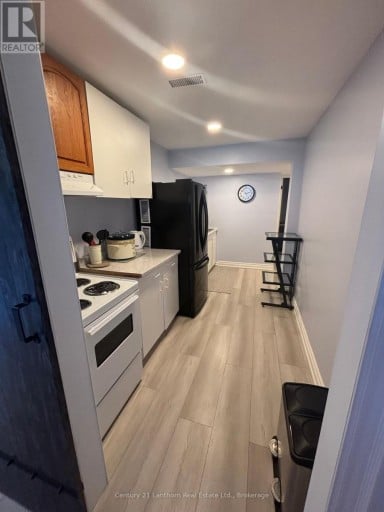 LOWER UNIT - 3 SOLMES STREET, Prince Edward County (Sophiasburg Ward), Ontario, K0K2T0