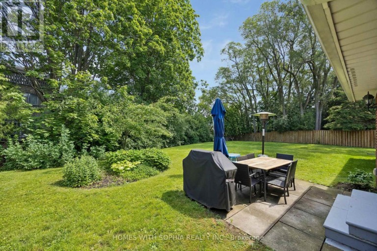 34 RUSTYWOOD DRIVE, Toronto (Parkwoods-Donalda), Ontario, M3A1R8