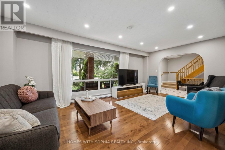 34 RUSTYWOOD DRIVE, Toronto (Parkwoods-Donalda), Ontario, M3A1R8