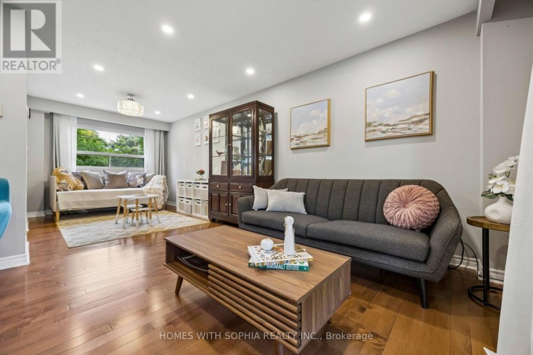 34 RUSTYWOOD DRIVE, Toronto (Parkwoods-Donalda), Ontario, M3A1R8