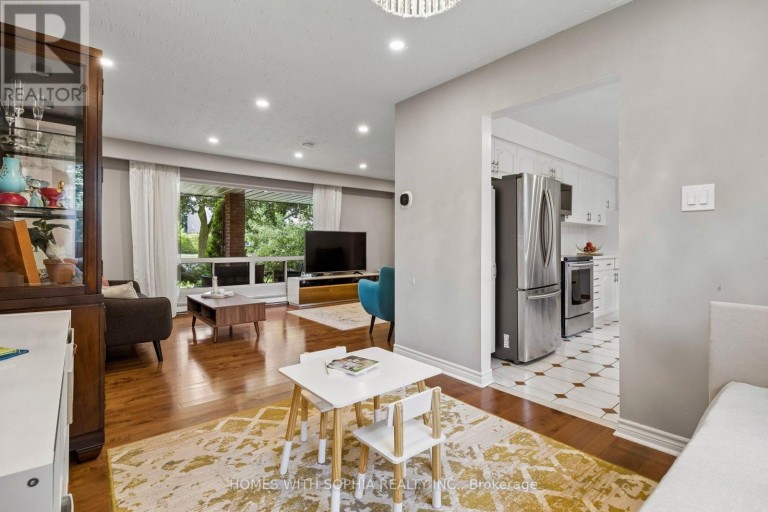 34 RUSTYWOOD DRIVE, Toronto (Parkwoods-Donalda), Ontario, M3A1R8