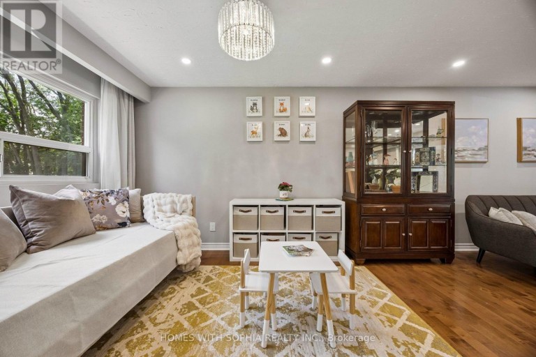 34 RUSTYWOOD DRIVE, Toronto (Parkwoods-Donalda), Ontario, M3A1R8