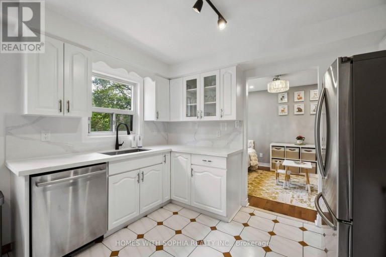 34 RUSTYWOOD DRIVE, Toronto (Parkwoods-Donalda), Ontario, M3A1R8