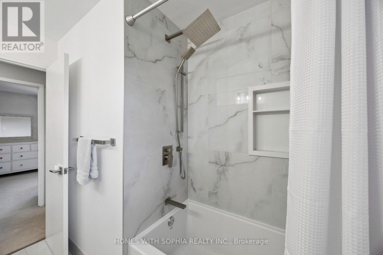 34 RUSTYWOOD DRIVE, Toronto (Parkwoods-Donalda), Ontario, M3A1R8