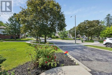 34 RUSTYWOOD DRIVE Toronto (Parkwoods-Donalda) Ontario photo 4