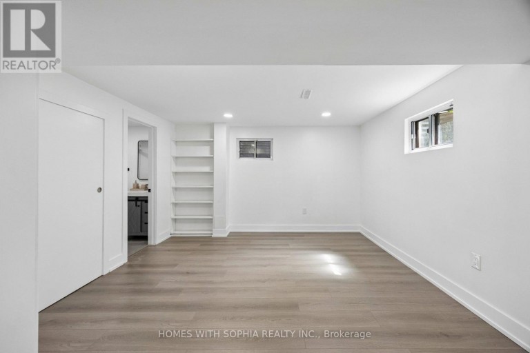 34 RUSTYWOOD DRIVE, Toronto (Parkwoods-Donalda), Ontario, M3A1R8