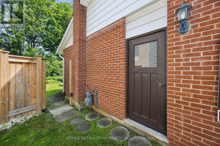 34 RUSTYWOOD DRIVE, Toronto (Parkwoods-Donalda), Ontario, M3A1R8