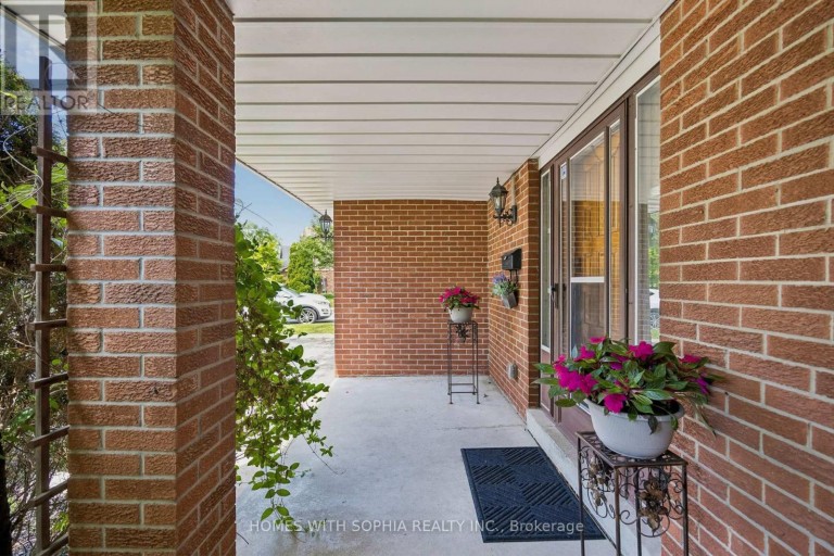 34 RUSTYWOOD DRIVE, Toronto (Parkwoods-Donalda), Ontario, M3A1R8