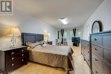 71 STOCK AVENUE Toronto (Islington-City Centre West) Ontario photo 23
