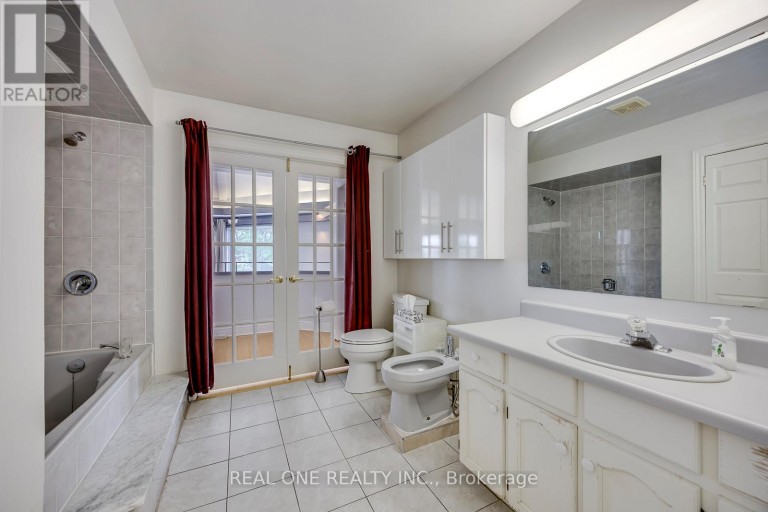 71 STOCK AVENUE, Toronto (Islington-City Centre West), Ontario, M8Z5C5
