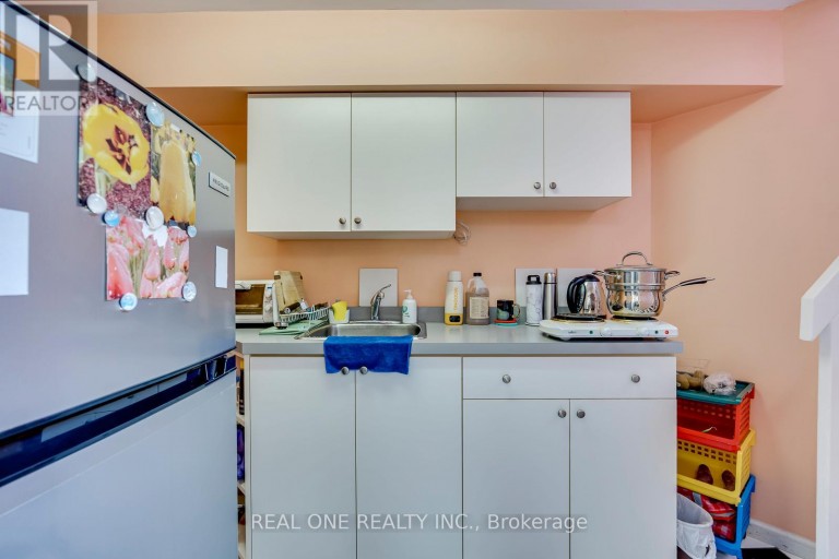 71 STOCK AVENUE, Toronto (Islington-City Centre West), Ontario, M8Z5C5
