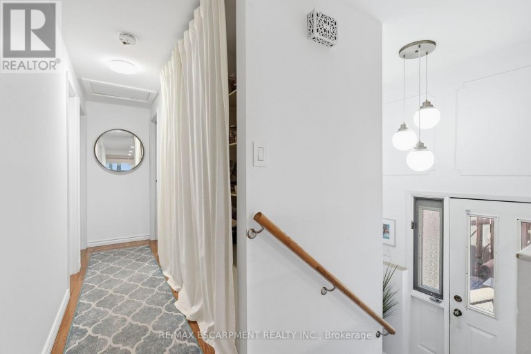 3 GLENGROVE AVENUE, Grimsby (Grimsby Beach), Ontario, L3M4L6