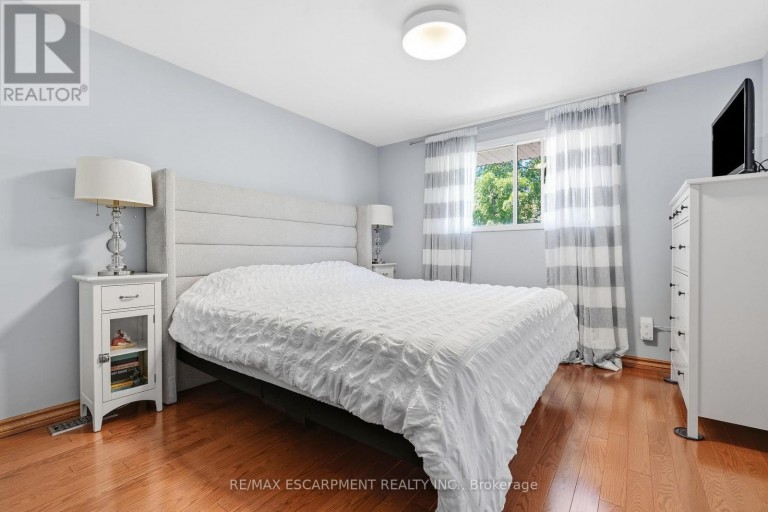3 GLENGROVE AVENUE, Grimsby (Grimsby Beach), Ontario, L3M4L6