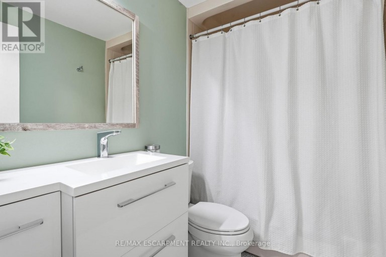 3 GLENGROVE AVENUE, Grimsby (Grimsby Beach), Ontario, L3M4L6