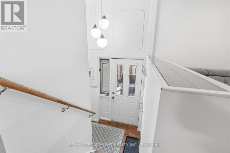 3 GLENGROVE AVENUE, Grimsby (Grimsby Beach), Ontario, L3M4L6