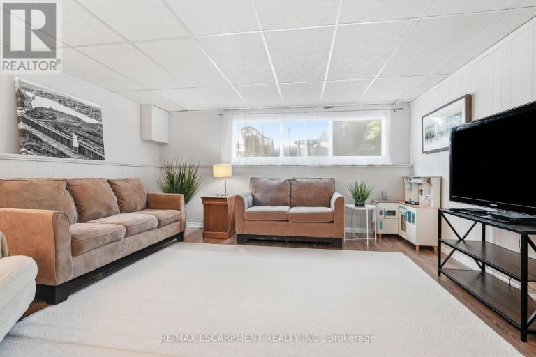 3 GLENGROVE AVENUE, Grimsby (Grimsby Beach), Ontario, L3M4L6
